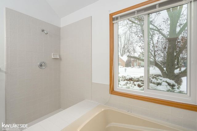 52531 Lasalle Drive, Shelby Twp, MI 48315