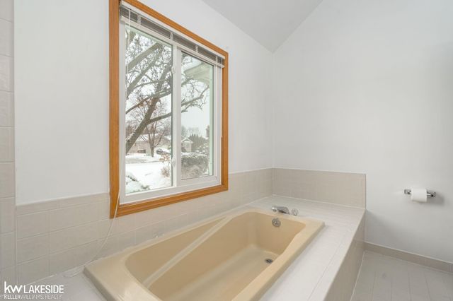 52531 Lasalle Drive, Shelby Twp, MI 48315