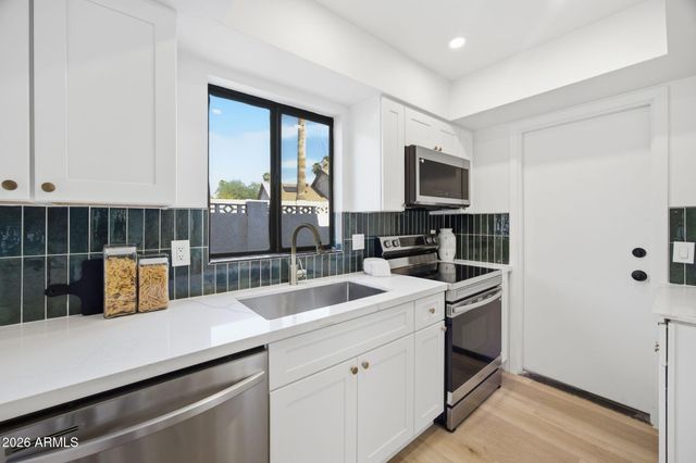 2536 W KATHLEEN Road, Phoenix, AZ 85023