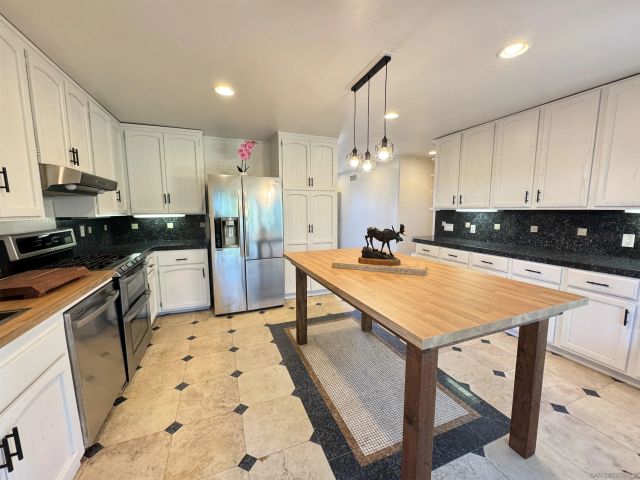 1531 View Pointe, Escondido, CA 92027