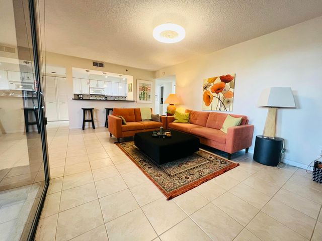 2025 Lavers Circle D107, Delray Beach, FL 33444