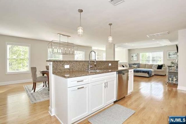 802 Whitney Lane, Allendale, NJ 07401