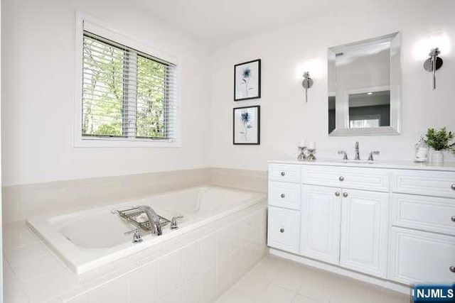 802 Whitney Lane, Allendale, NJ 07401