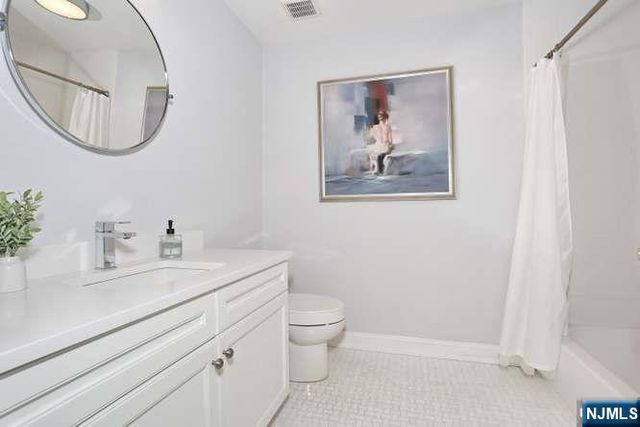 802 Whitney Lane, Allendale, NJ 07401