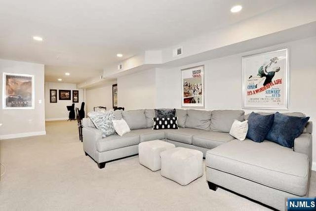 802 Whitney Lane, Allendale, NJ 07401