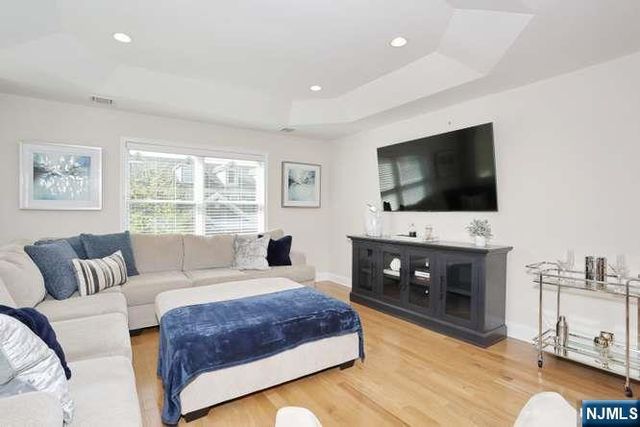 802 Whitney Lane, Allendale, NJ 07401