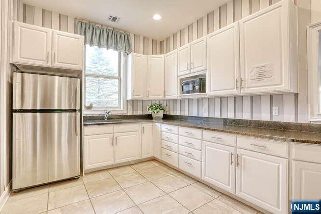 802 Whitney Lane, Allendale, NJ 07401