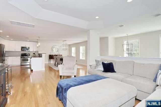 802 Whitney Lane, Allendale, NJ 07401