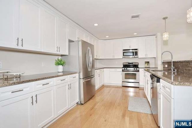 802 Whitney Lane, Allendale, NJ 07401