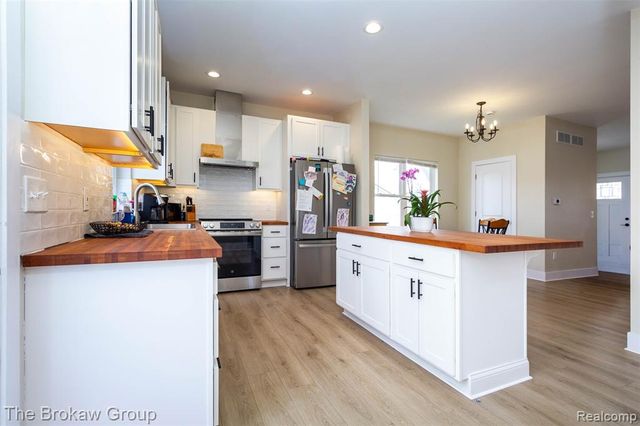 538 S Elm Street, Lapeer, MI 48446