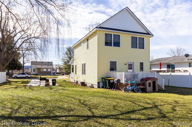 538 S Elm Street, Lapeer, MI 48446