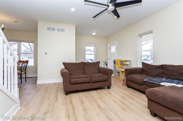 538 S Elm Street, Lapeer, MI 48446