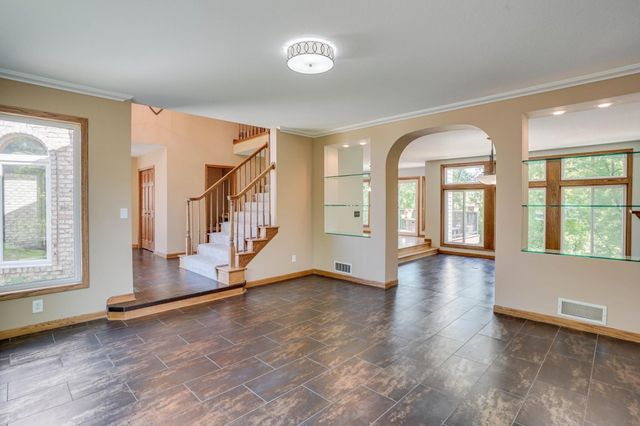 8973 Knoble Court, Eden Prairie, MN 55347