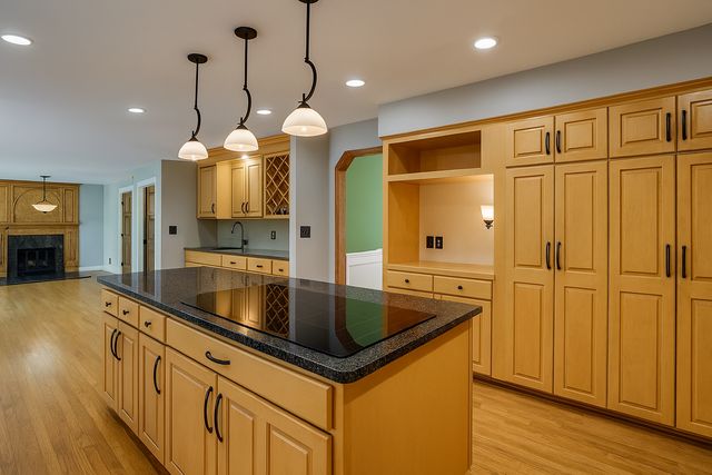 8973 Knoble Court, Eden Prairie, MN 55347
