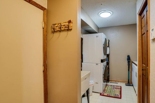 8973 Knoble Court, Eden Prairie, MN 55347