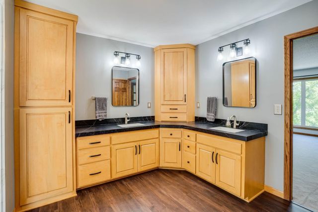 8973 Knoble Court, Eden Prairie, MN 55347