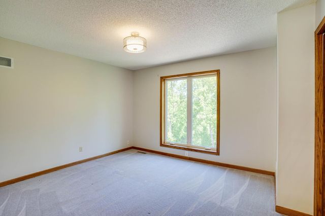 8973 Knoble Court, Eden Prairie, MN 55347