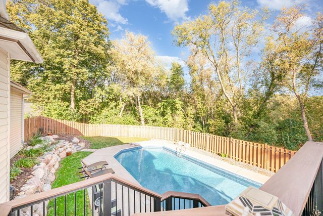 8973 Knoble Court, Eden Prairie, MN 55347