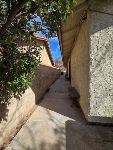 44047 Rodin, Lancaster, CA 93535