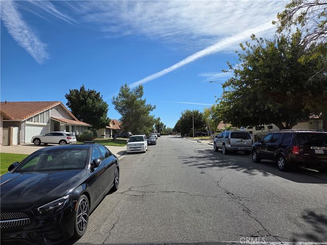 44047 Rodin, Lancaster, CA 93535