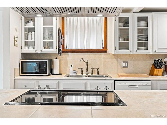 8009 S Niagara Way, Englewood, CO 80112