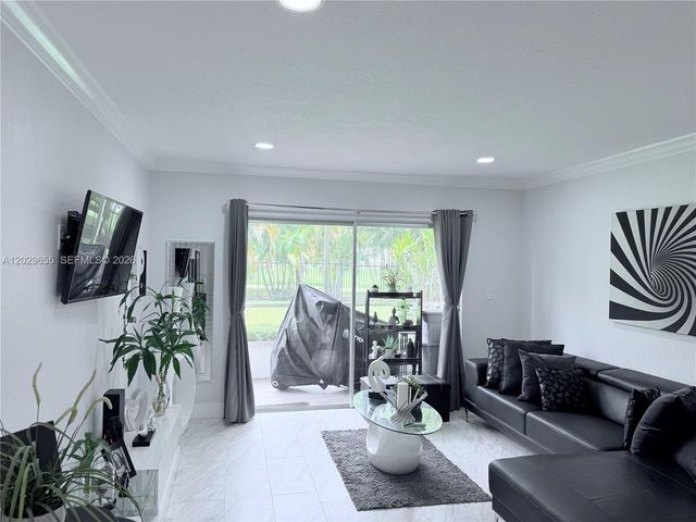 1100 HILLCREST COURT 111, Hollywood, FL 33021