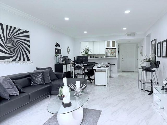 1100 HILLCREST COURT 111, Hollywood, FL 33021