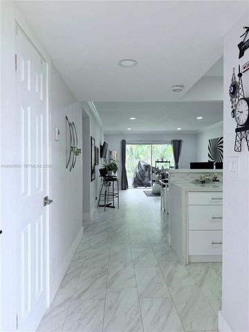 1100 HILLCREST COURT 111, Hollywood, FL 33021