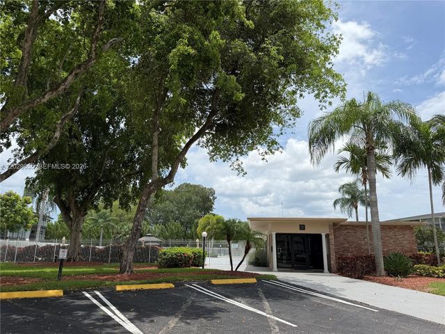 1100 HILLCREST COURT 111, Hollywood, FL 33021