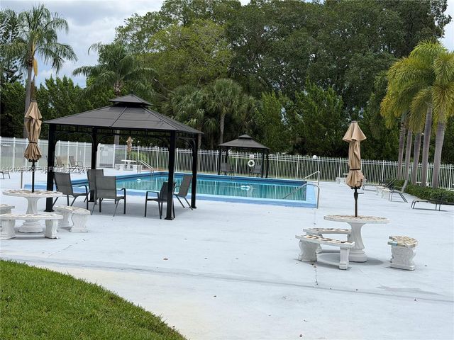 1100 HILLCREST COURT 111, Hollywood, FL 33021