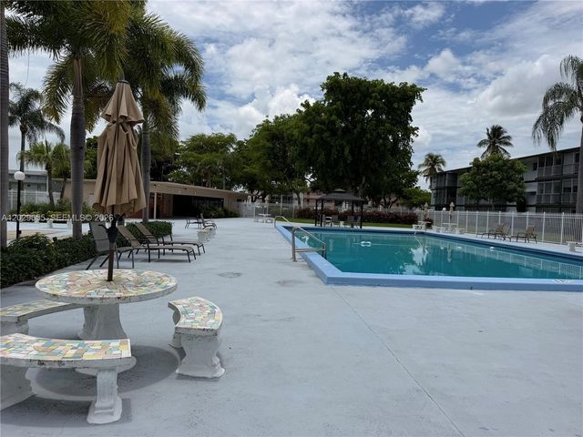 1100 HILLCREST COURT 111, Hollywood, FL 33021
