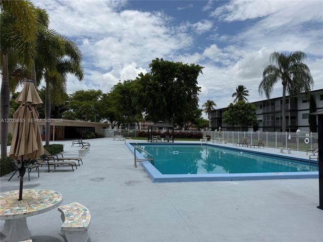1100 HILLCREST COURT 111, Hollywood, FL 33021