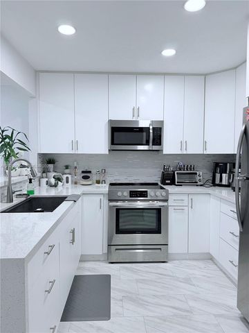1100 HILLCREST COURT 111, Hollywood, FL 33021