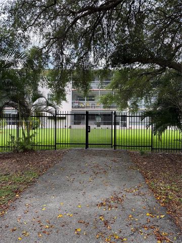 1100 HILLCREST COURT 111, Hollywood, FL 33021