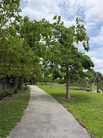 1100 HILLCREST COURT 111, Hollywood, FL 33021