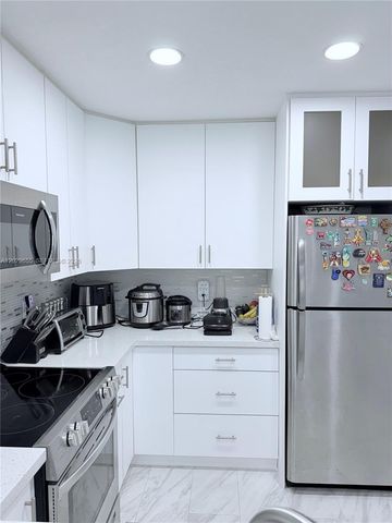 1100 HILLCREST COURT 111, Hollywood, FL 33021