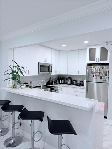 1100 HILLCREST COURT 111, Hollywood, FL 33021