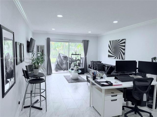 1100 HILLCREST COURT 111, Hollywood, FL 33021
