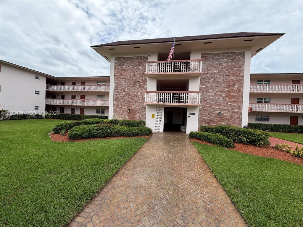 1100 HILLCREST COURT 111, Hollywood, FL 33021