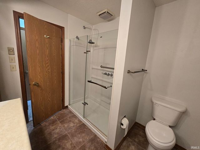 727 Riley Road, Kendallville, IN 46755