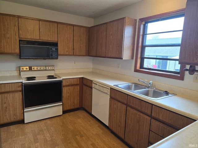 727 Riley Road, Kendallville, IN 46755