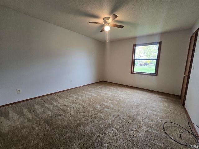 727 Riley Road, Kendallville, IN 46755