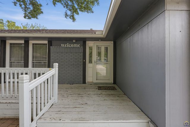 2518 SW Arrowhead RD, Topeka, KS 66614