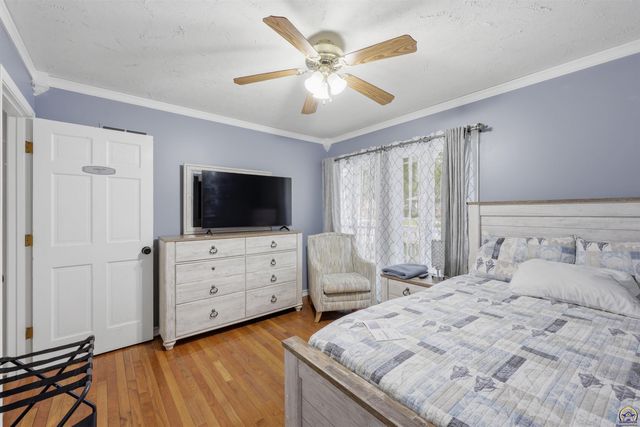 2518 SW Arrowhead RD, Topeka, KS 66614