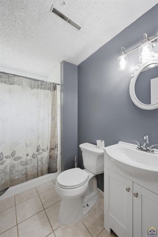 2518 SW Arrowhead RD, Topeka, KS 66614