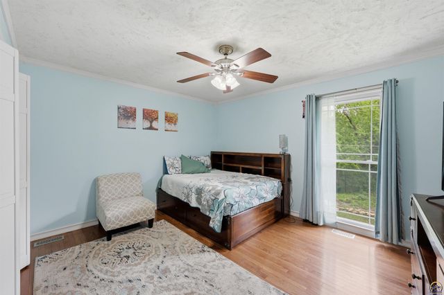2518 SW Arrowhead RD, Topeka, KS 66614