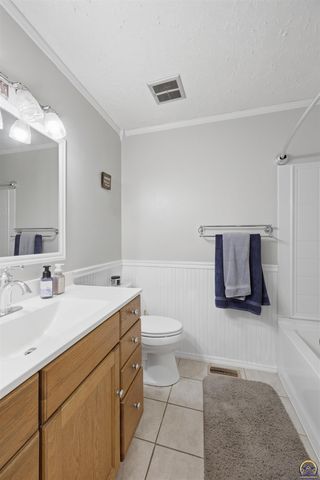 2518 SW Arrowhead RD, Topeka, KS 66614