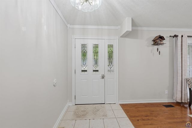 2518 SW Arrowhead RD, Topeka, KS 66614