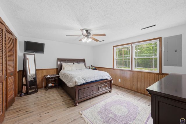 2518 SW Arrowhead RD, Topeka, KS 66614