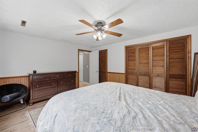 2518 SW Arrowhead RD, Topeka, KS 66614
